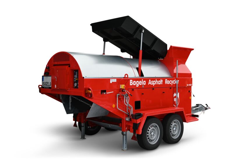 Bagela asphalt recycler trailer, red steel drum unit with raised hopper lid